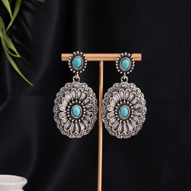 Vintage western post back earrings turquoise beads