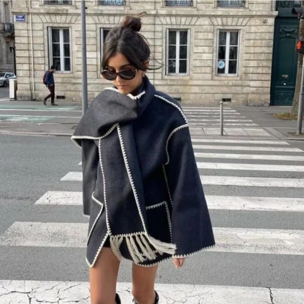 Women's scarf with patchwork tweed coat - Image 12